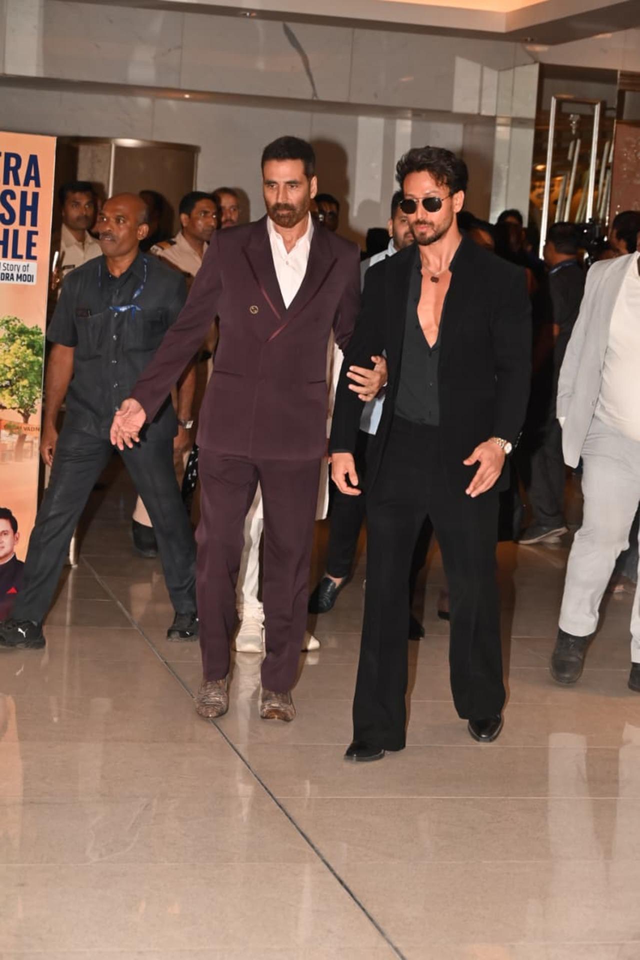 Meanwhile, Akshay Kumar was seen with Tiger Shroff. the action stars were beaming with joy as they arrived at event. While Akshay looked charming in wine-coloured suit set, Tiger opted for black attire.  